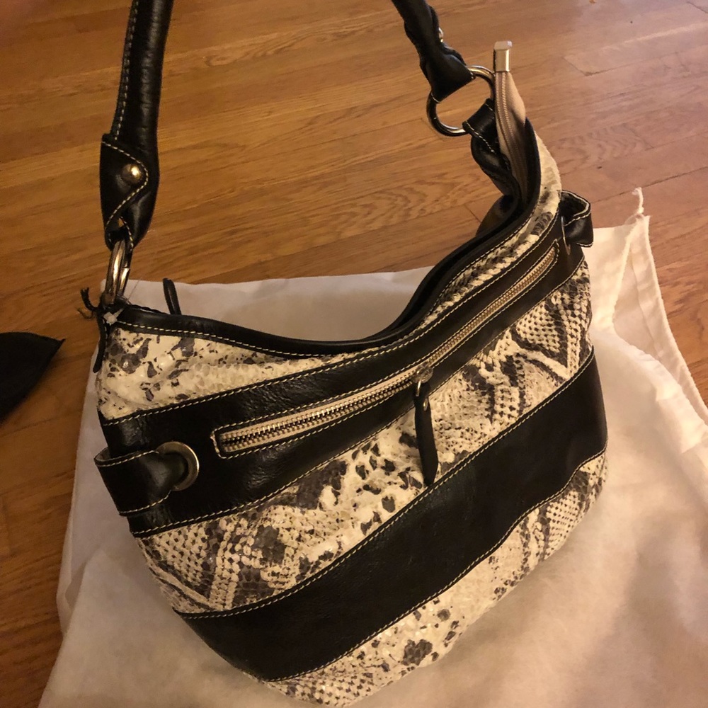 NWT Innue leather bag